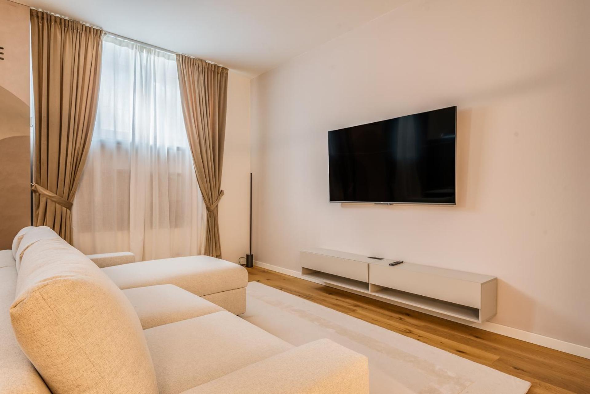 Brand New Via Melzi D'eril 18 4 Pax Apartment