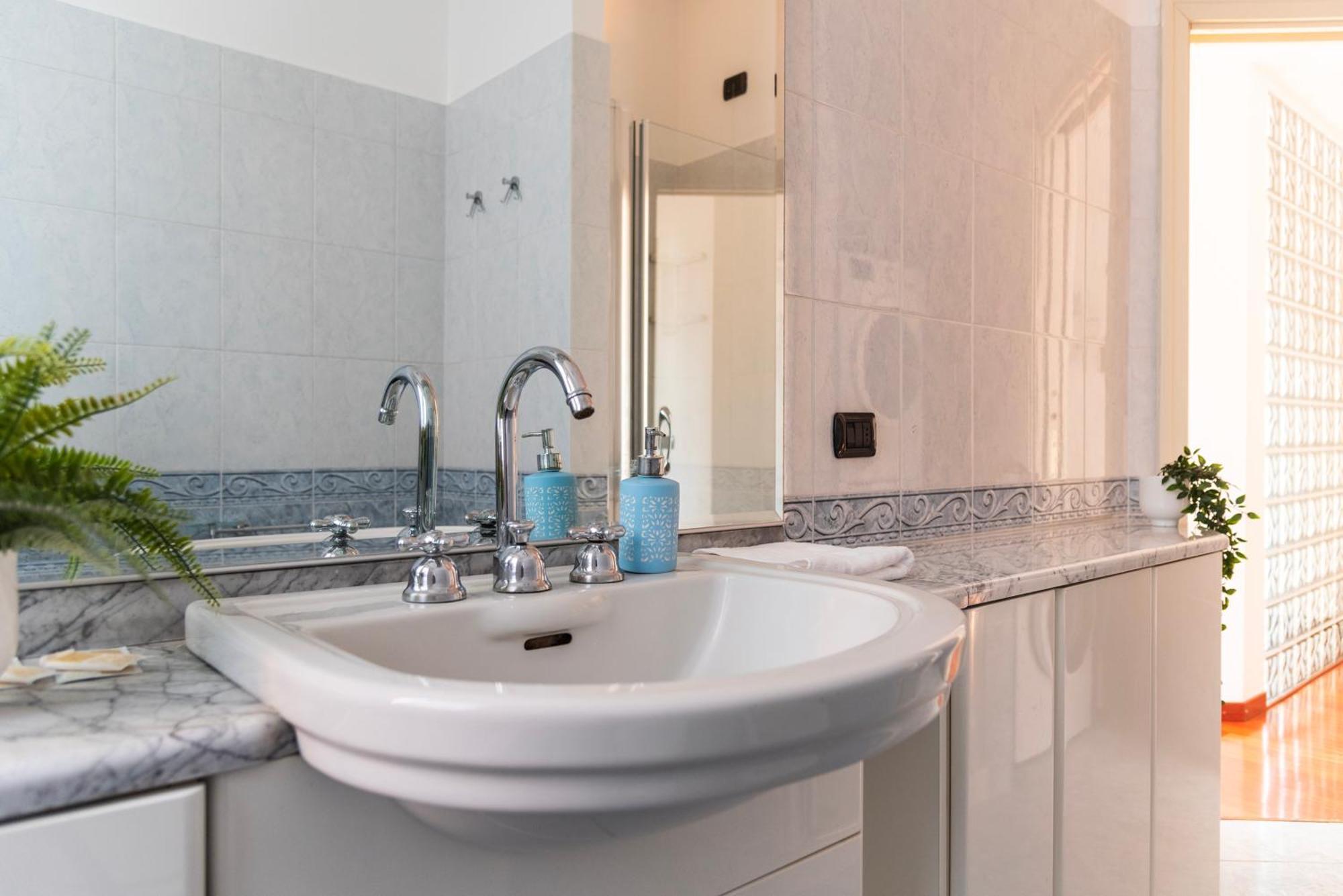 Apartment Youhosty - Cechov 21 Milan