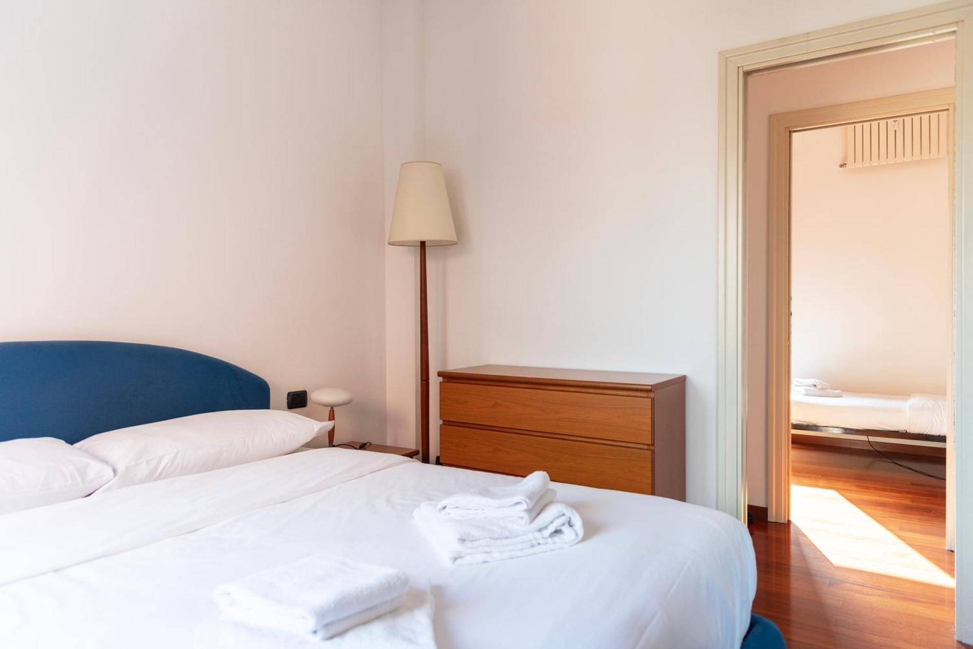 Youhosty - Cechov 21 * Milan