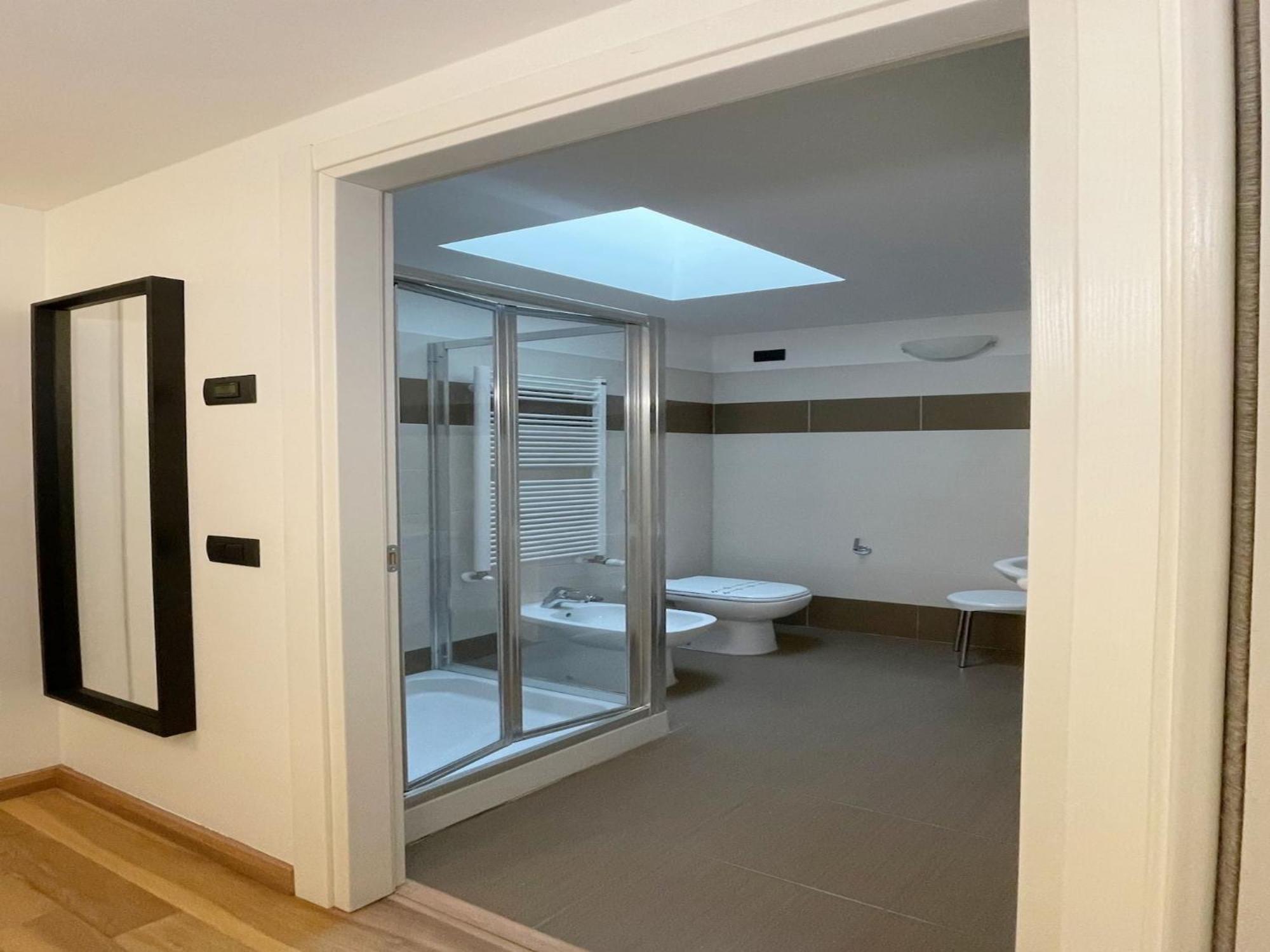 Modern Near Center Apartment Milan
