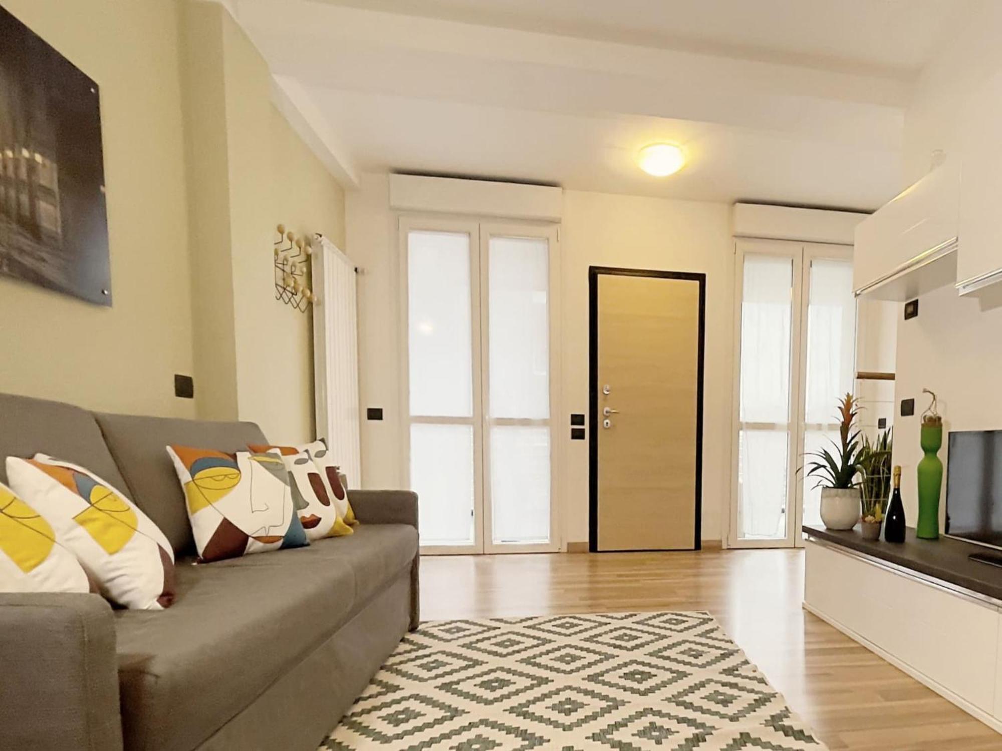 Modern Near Center Apartment *