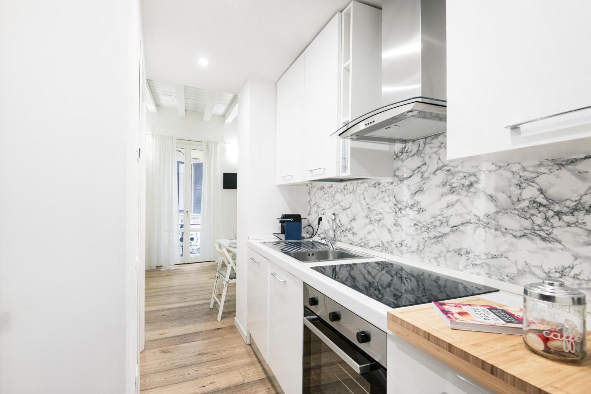 Amazing, New & Fully Furnished In Duomo Apartment *