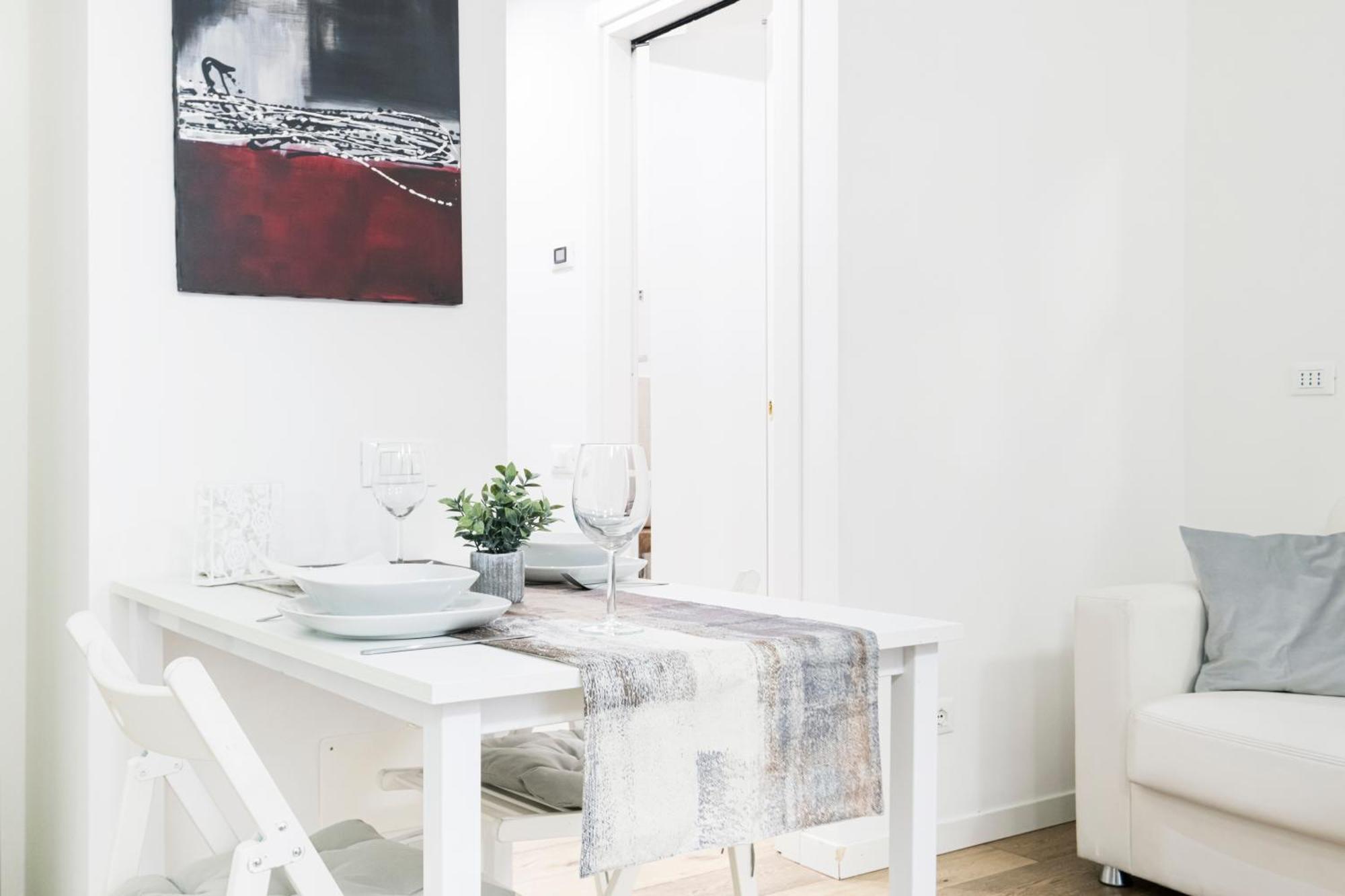 Amazing, New & Fully Furnished In Duomo Apartment Milan