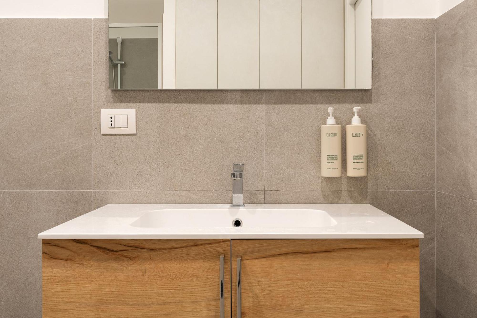 Santa Tecla Living Parini 9 Apartment