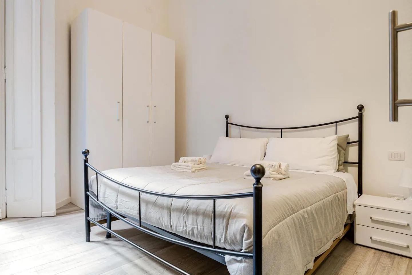 Elegance - - Via Spartaco - Porta Romana *