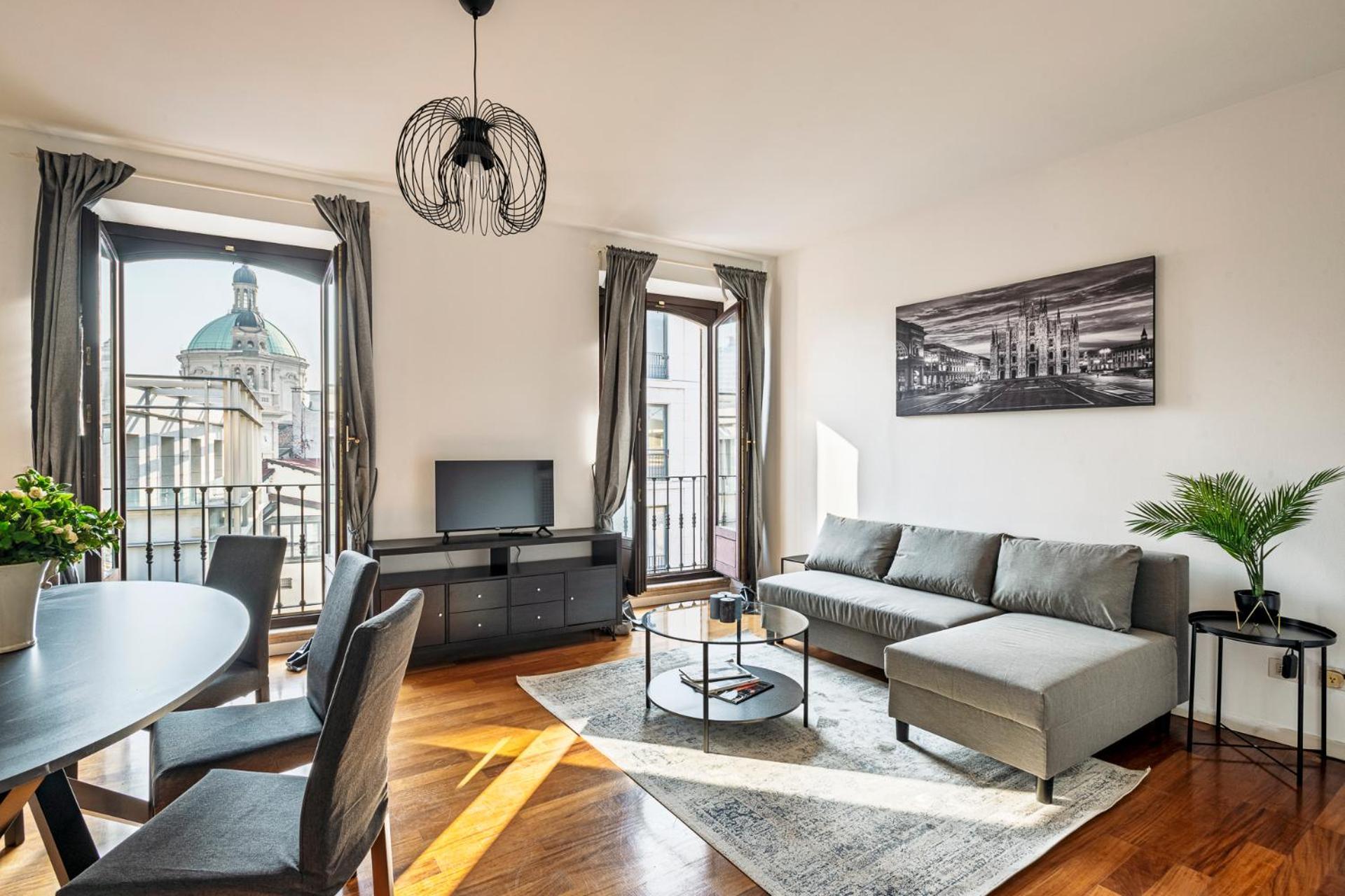 Elegant 2 Bedrooms Near Duomo Apartment Milan