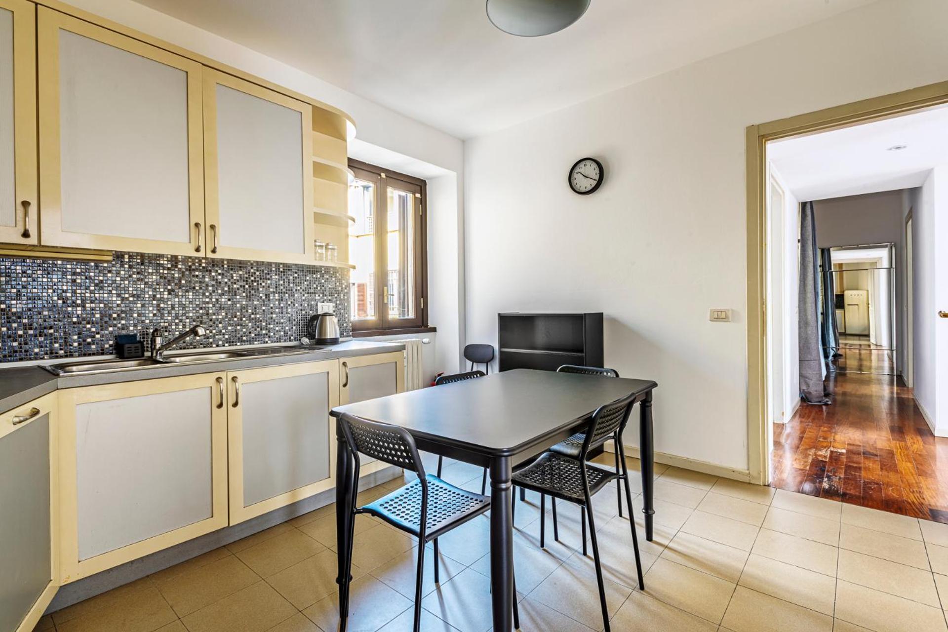 Elegant 2 Bedrooms Near Duomo Milan