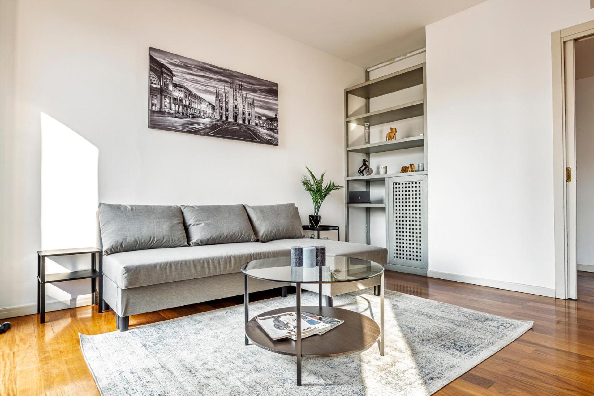 Apartment Elegant 2 Bedrooms Near Duomo Milan