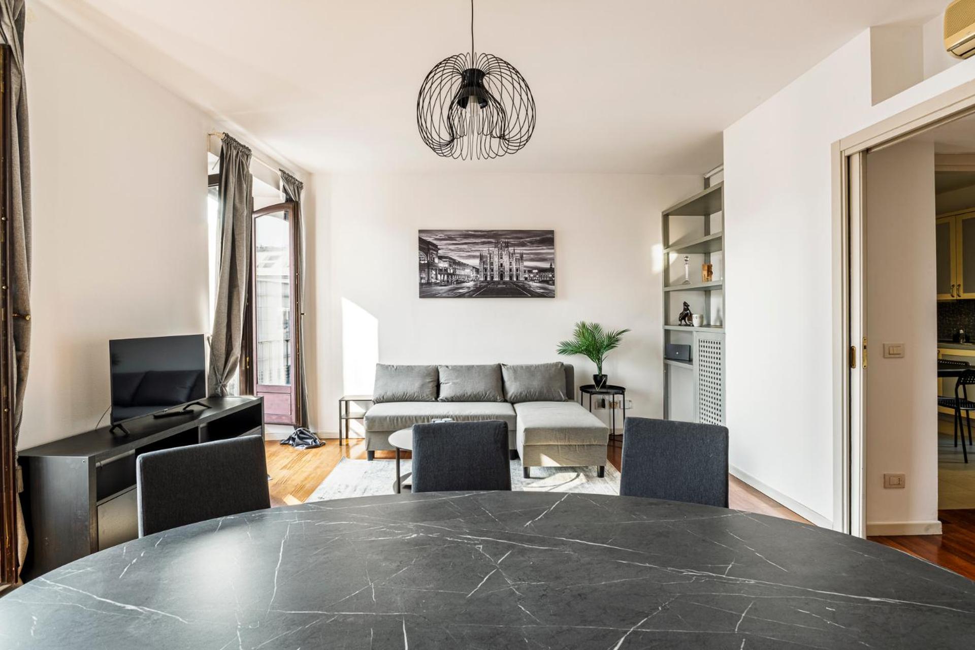 Elegant 2 Bedrooms Near Duomo Milan