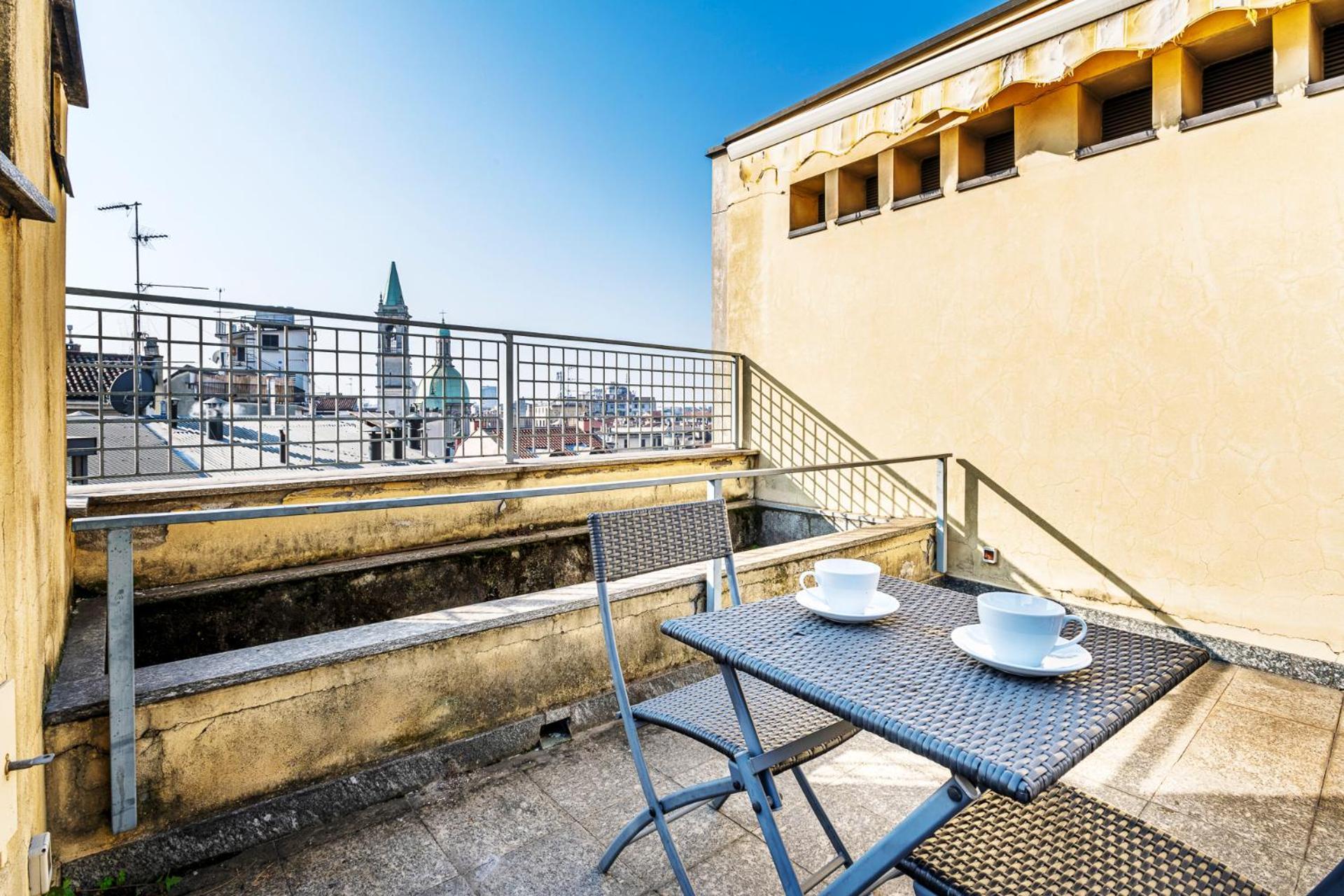 Elegant 2 Bedrooms Near Duomo Apartment Milan