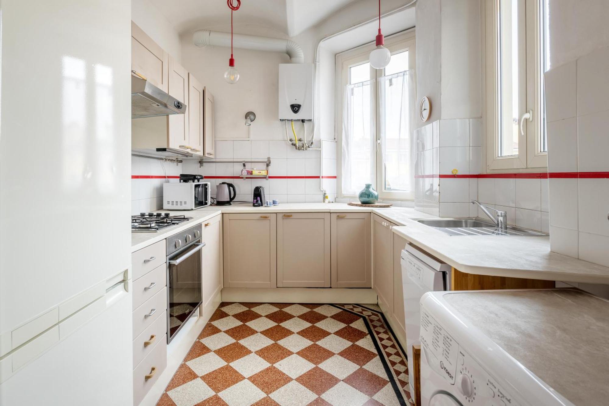 Exclusive 3 Bedrooms In Brera Apartment *
