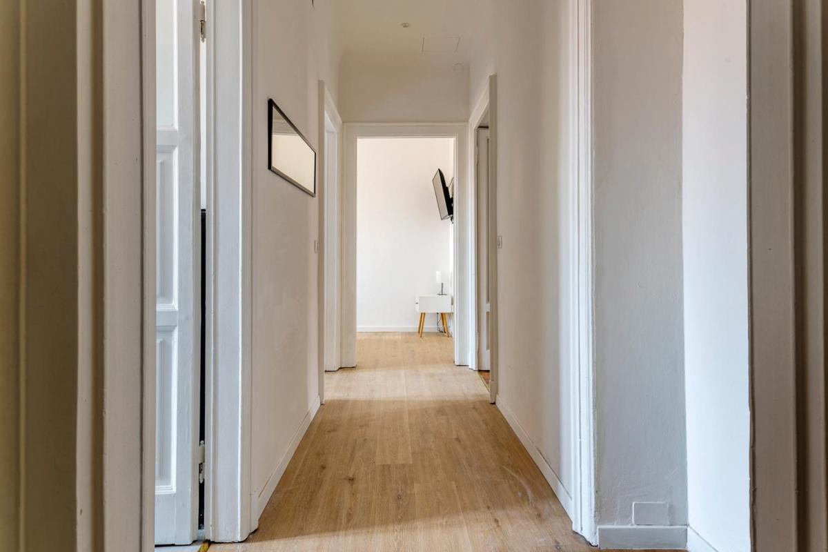 Exclusive 3 Bedrooms In Brera Apartment *