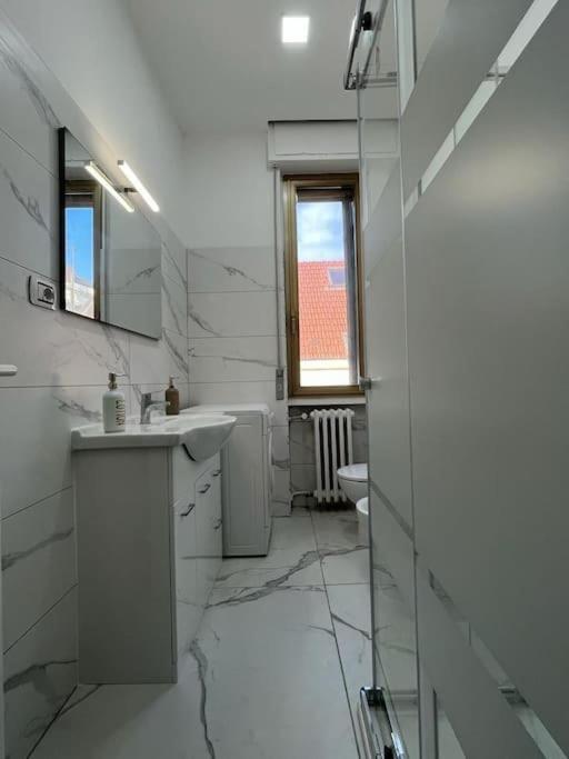 Spacious And Bright Close To Fiera And San Siro Apartment *
