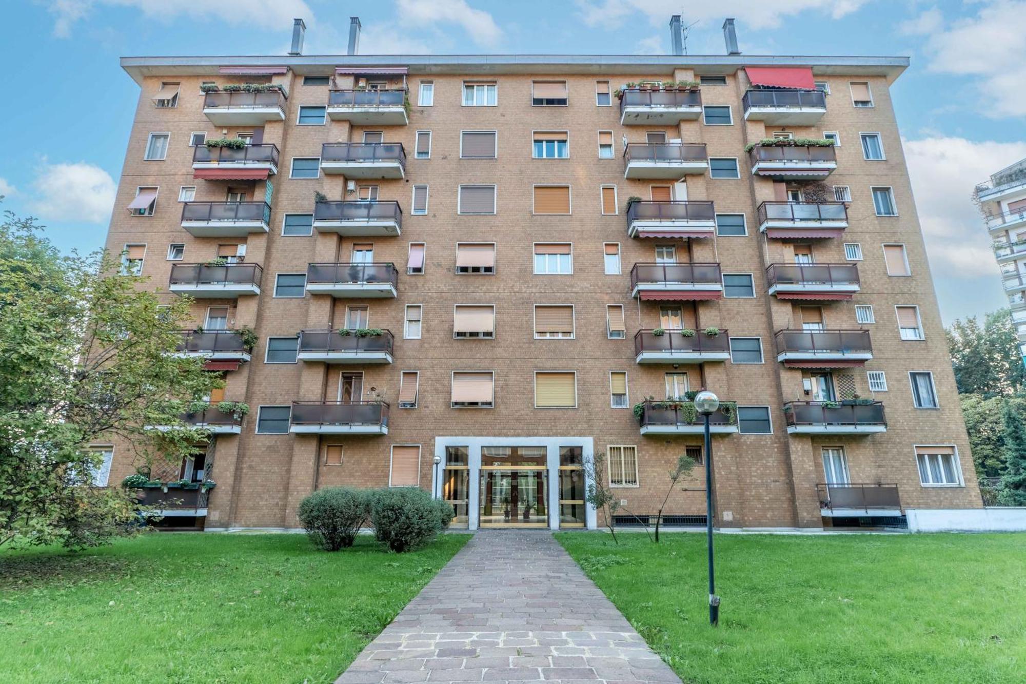 Apartment House San Siro M5 2 Netflix