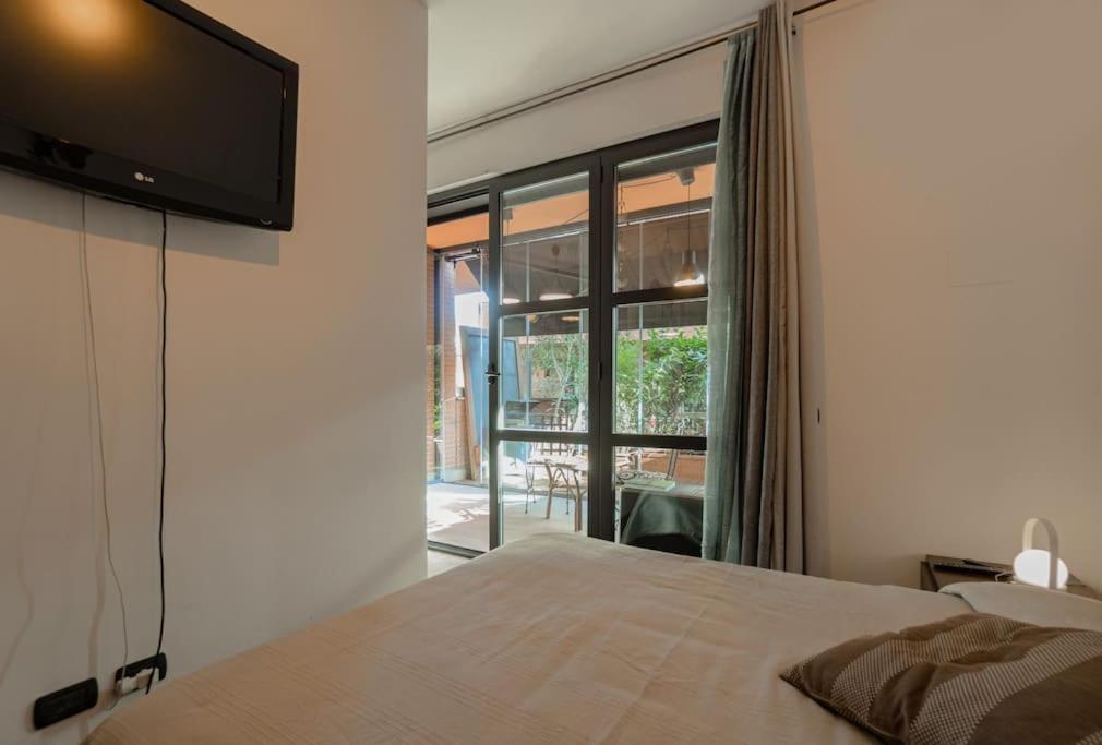 Greengardensuite, Station Apartment *