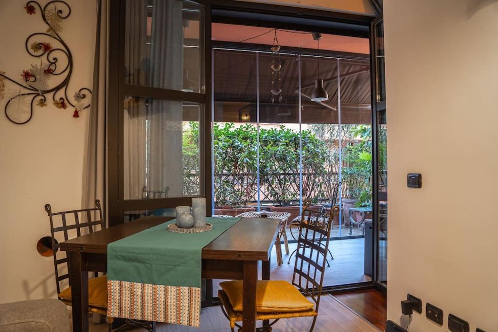 Greengardensuite, Station Apartment