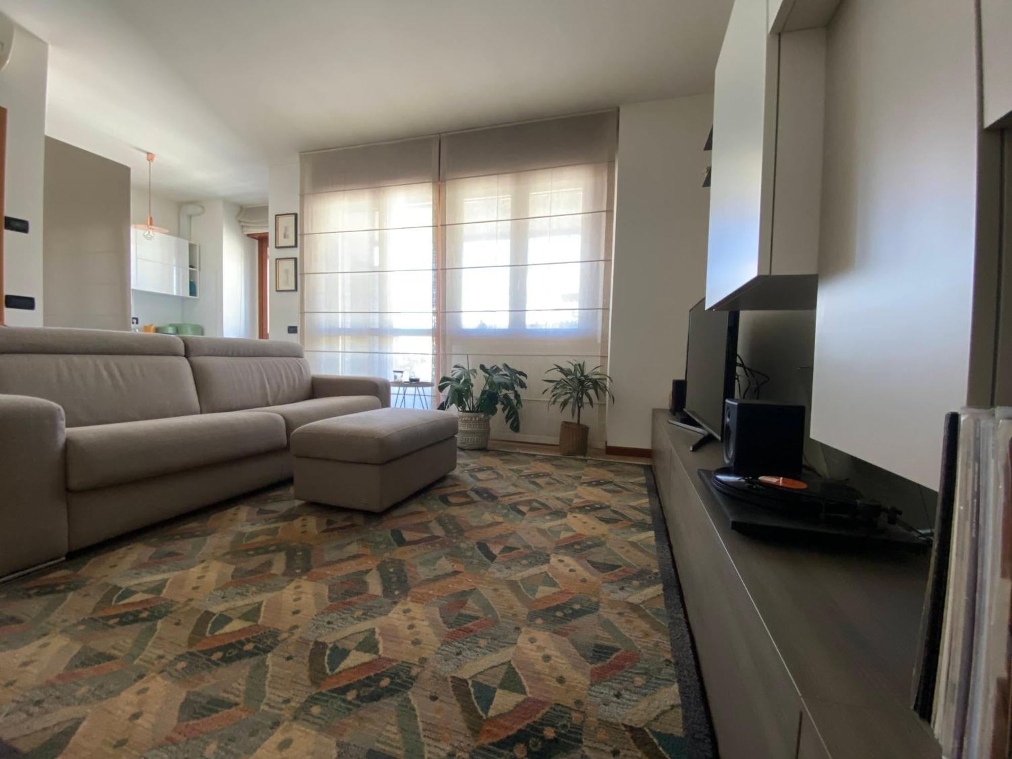 Bright Flat Prada District Apartment Milan