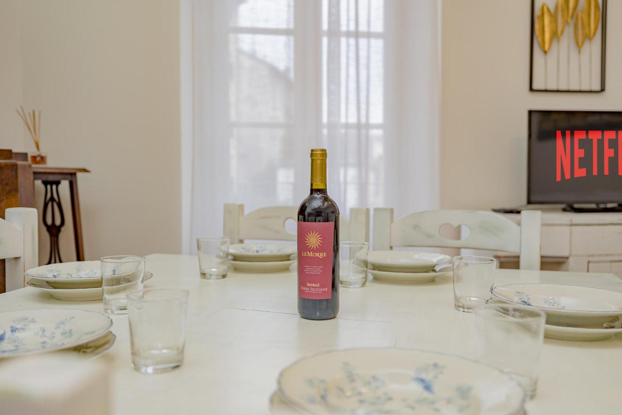 Luxury Naviglio House - 10 Min Cathedral Apartment Milan