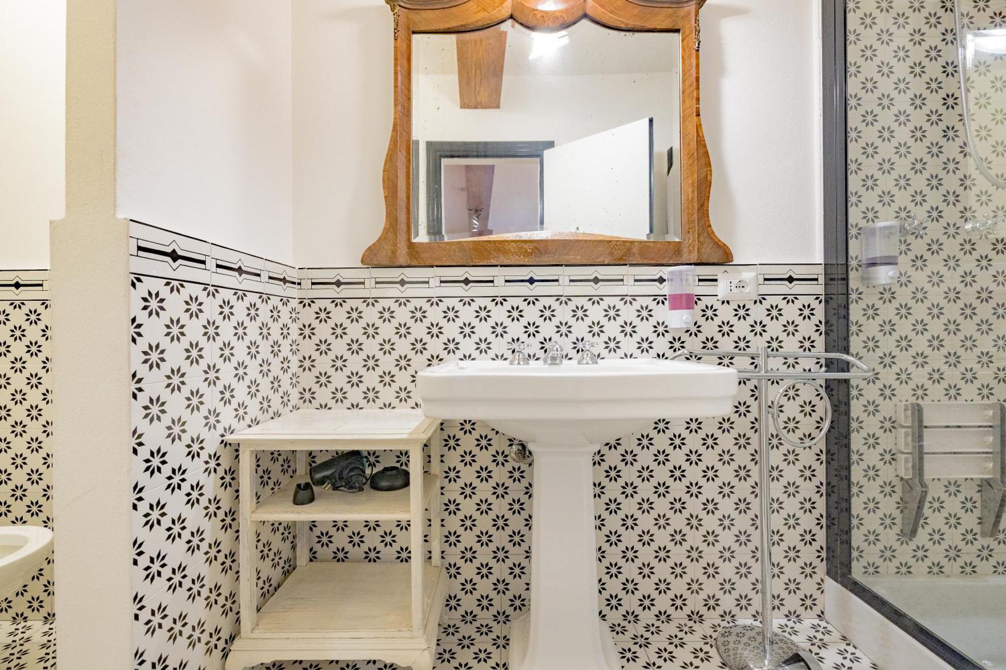 Luxury Naviglio House - 10 Min Cathedral Apartment Milan