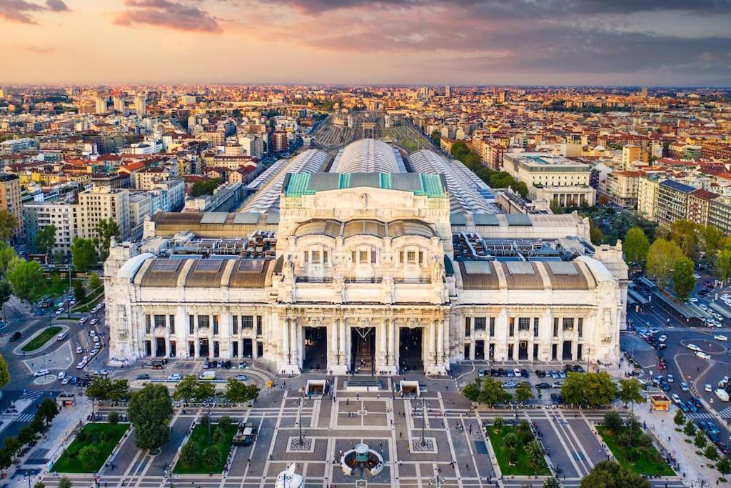 Duomo - Jacuzzi E Terrazzo - Cinema - Free Parking - Gym Milan