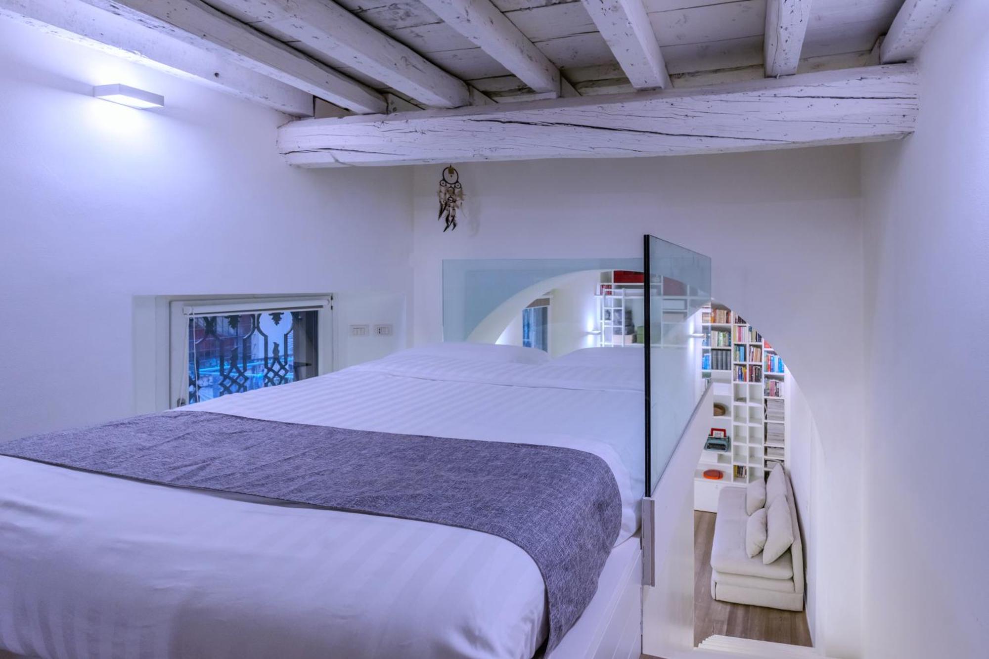 Duomo 8 Min Walk - Sauna Privata, Design & Wi-fi Apartment Milan