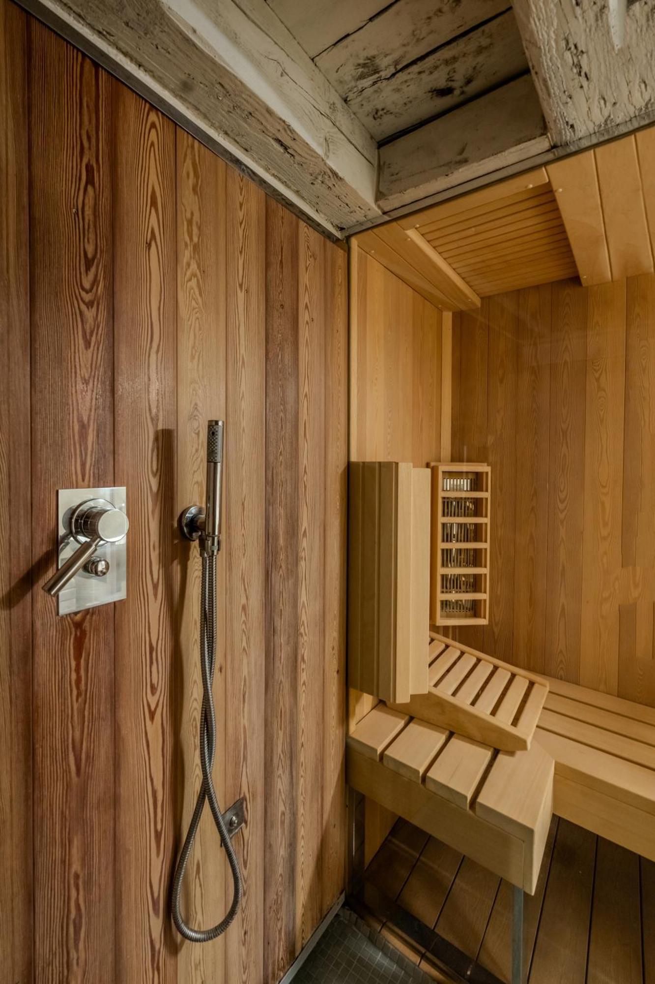 Duomo 8 Min Walk - Sauna Privata, Design & Wi-fi Milan