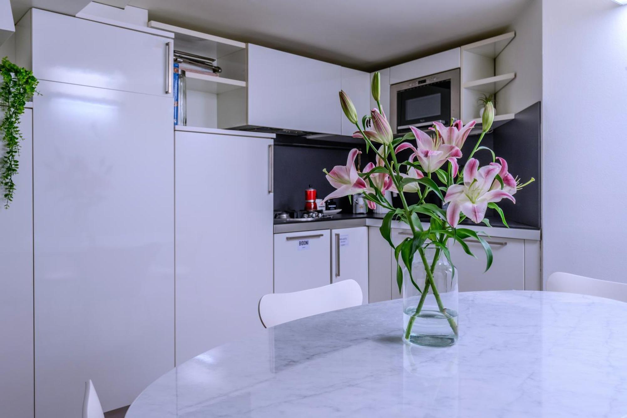 Apartment Duomo 8 Min Walk - Sauna Privata, Design & Wi-fi *