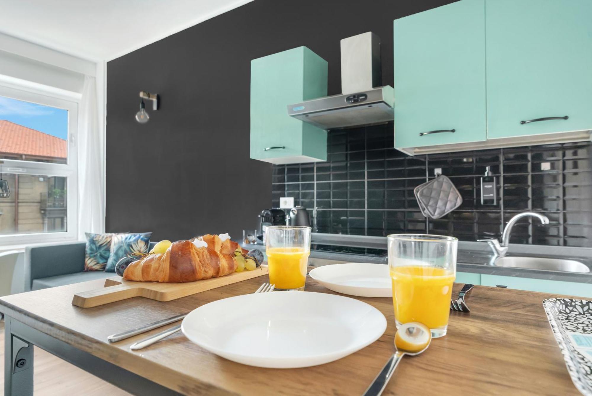 Stylish 2 Minutes From Station Milão