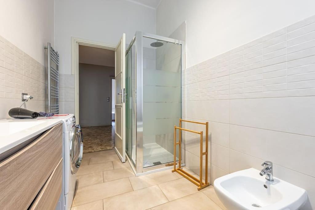 4 Bedrooms, 10 Guests, 250sqm, Terrace, 5mn Duomo Apartment