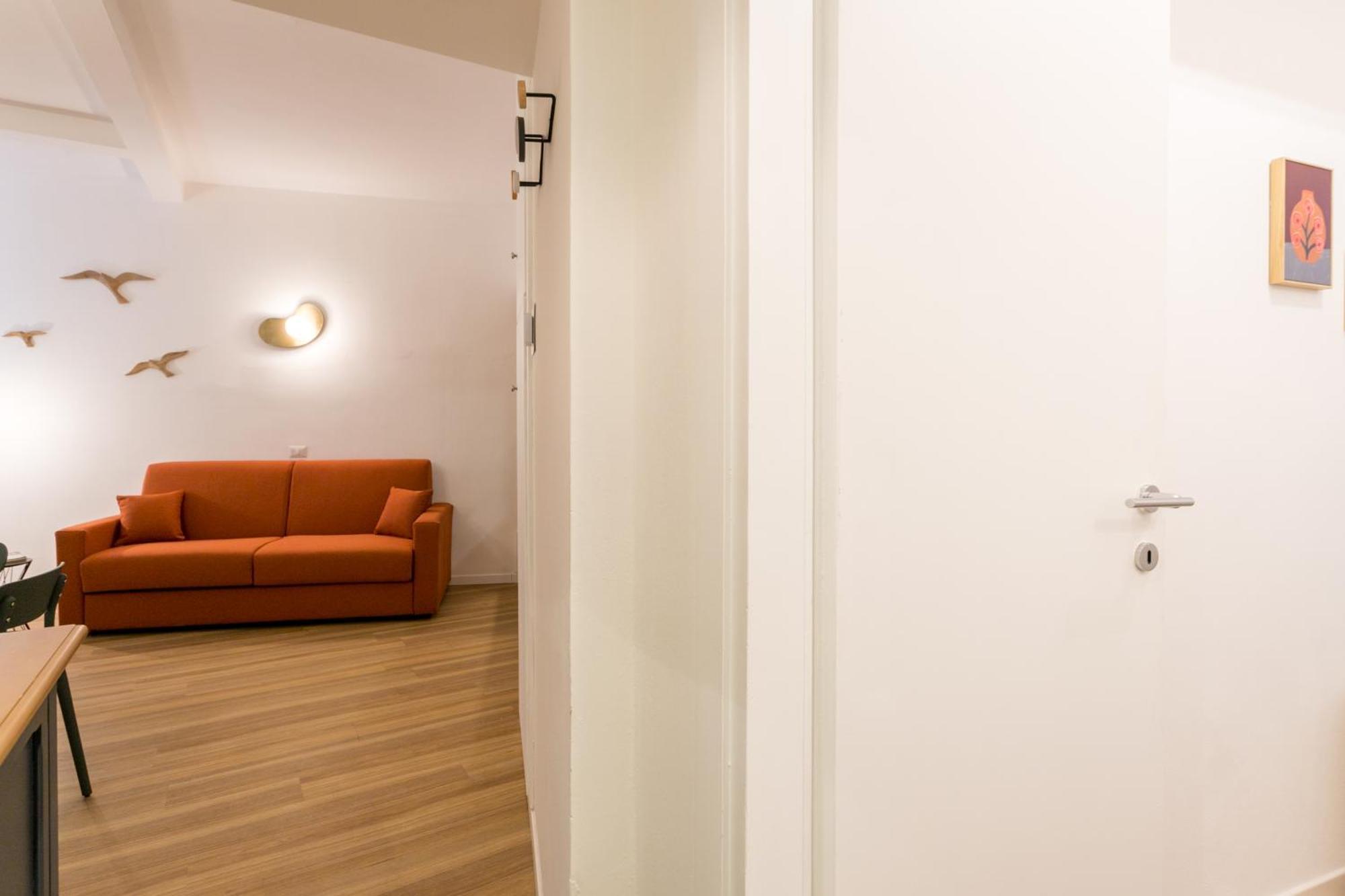 Co99- Large Lanzone Apartment