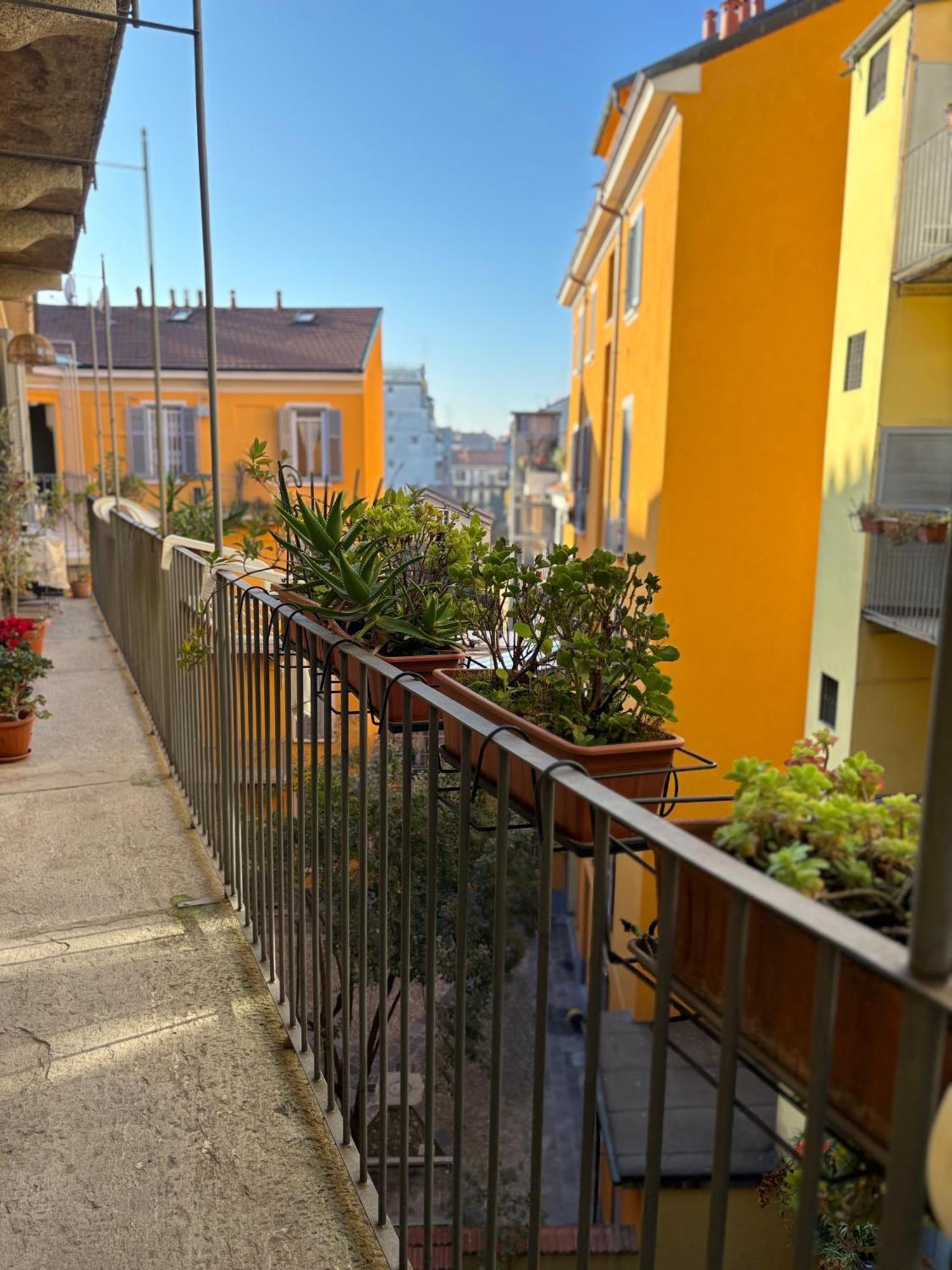 La Vecchia Milano-les Nubles Vannucci - Il Ballatoio E Il Cortile Milan