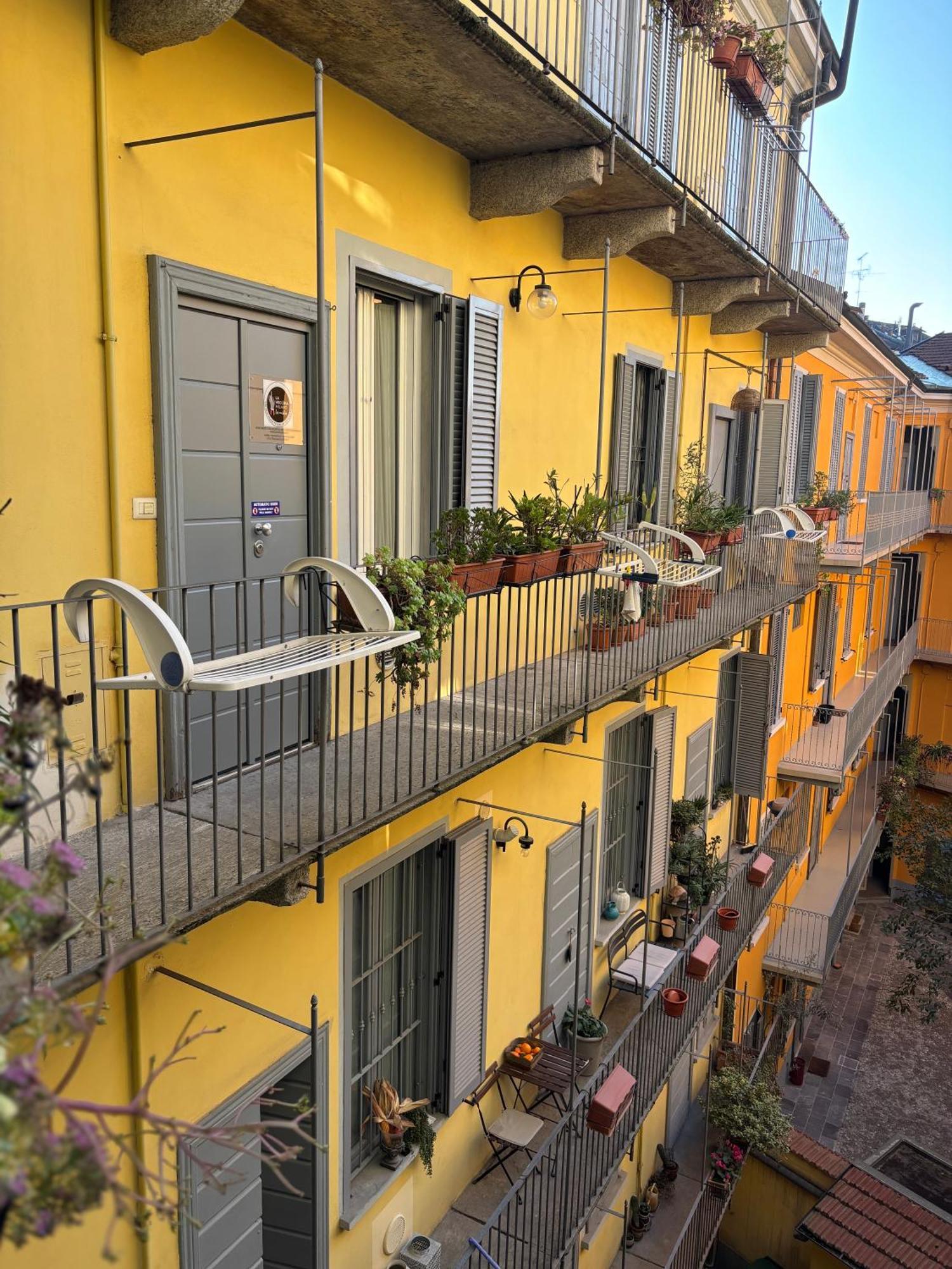 La Vecchia Milano-les Nubles Vannucci - Il Ballatoio E Il Cortile Milan