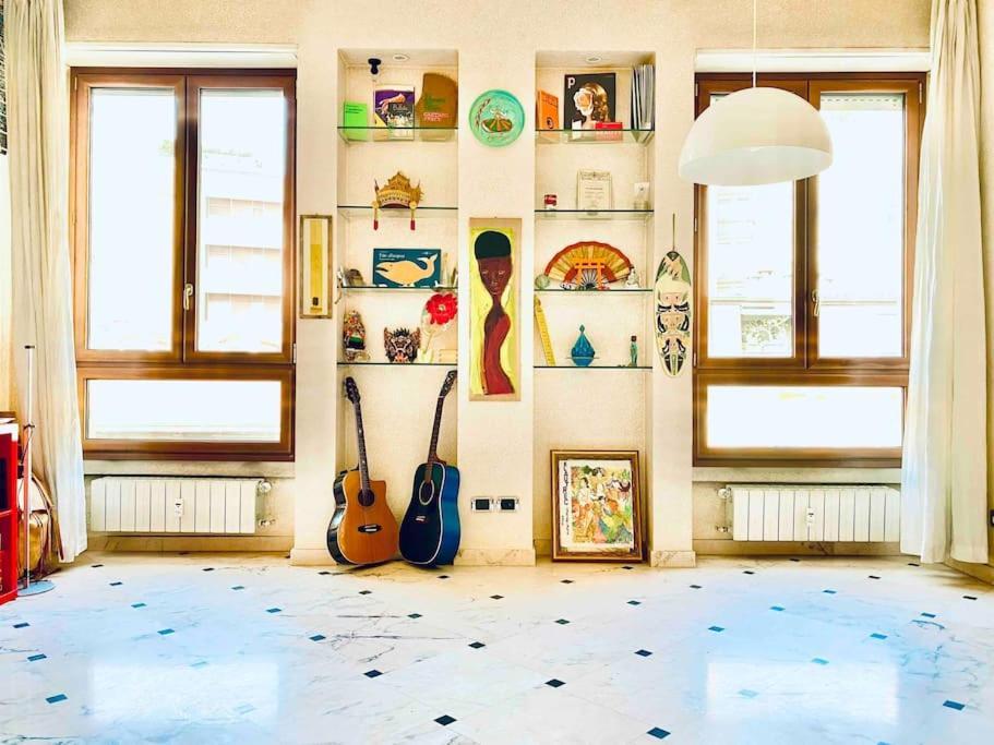 Artistic 2-bedroom Apartment *