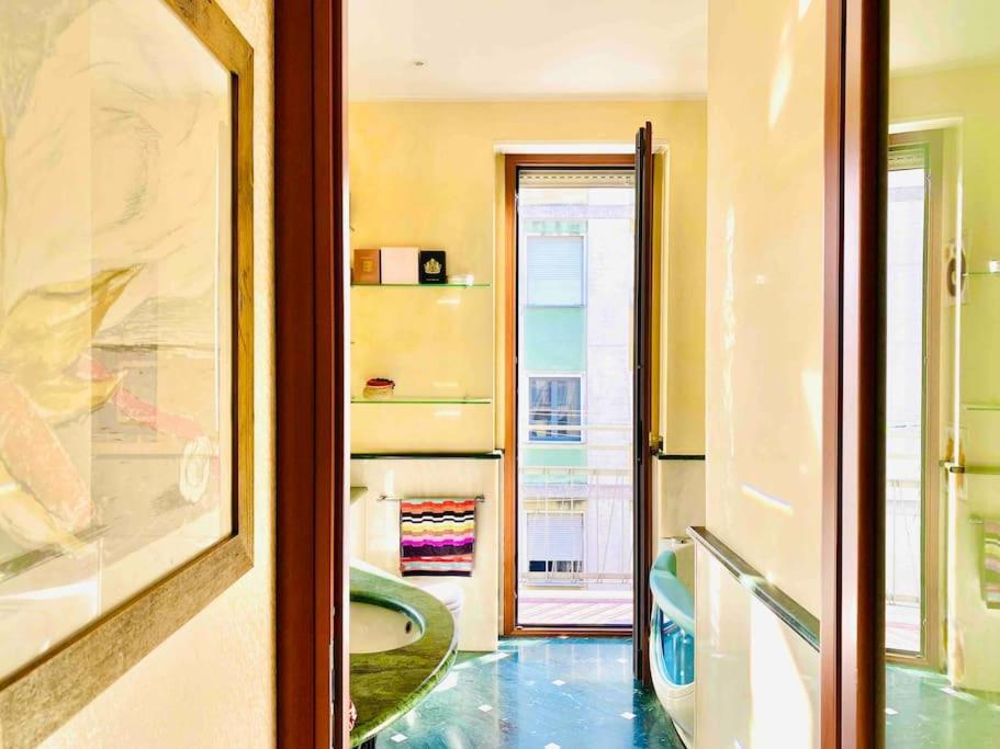 Artistic 2-bedroom Appartamento