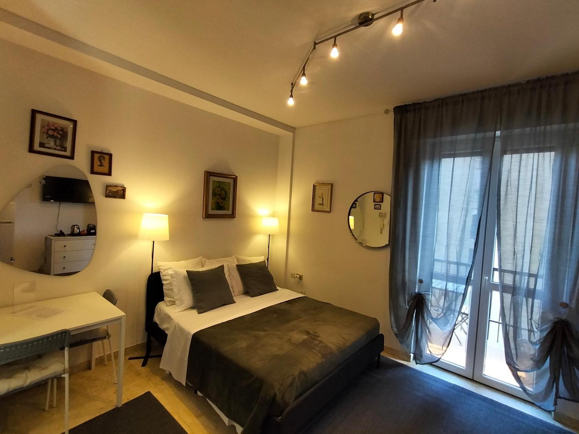Short Rent Porta Vittoria Apartment *