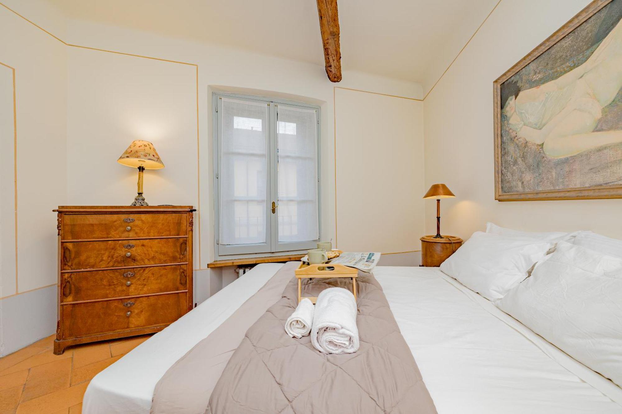 Luxury Naviglio House - 10 Min Cathedral Apartment