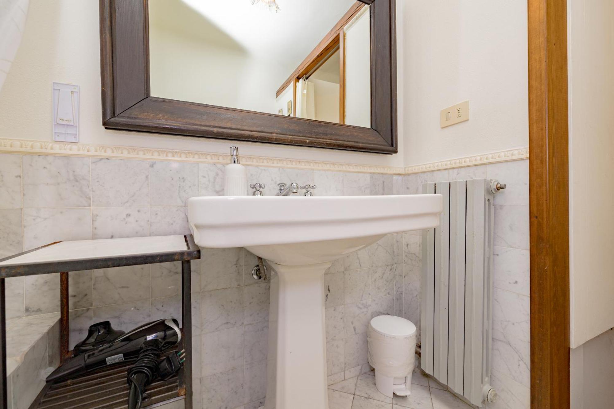 Luxury Naviglio House - 10 Min Cathedral Apartment Milan
