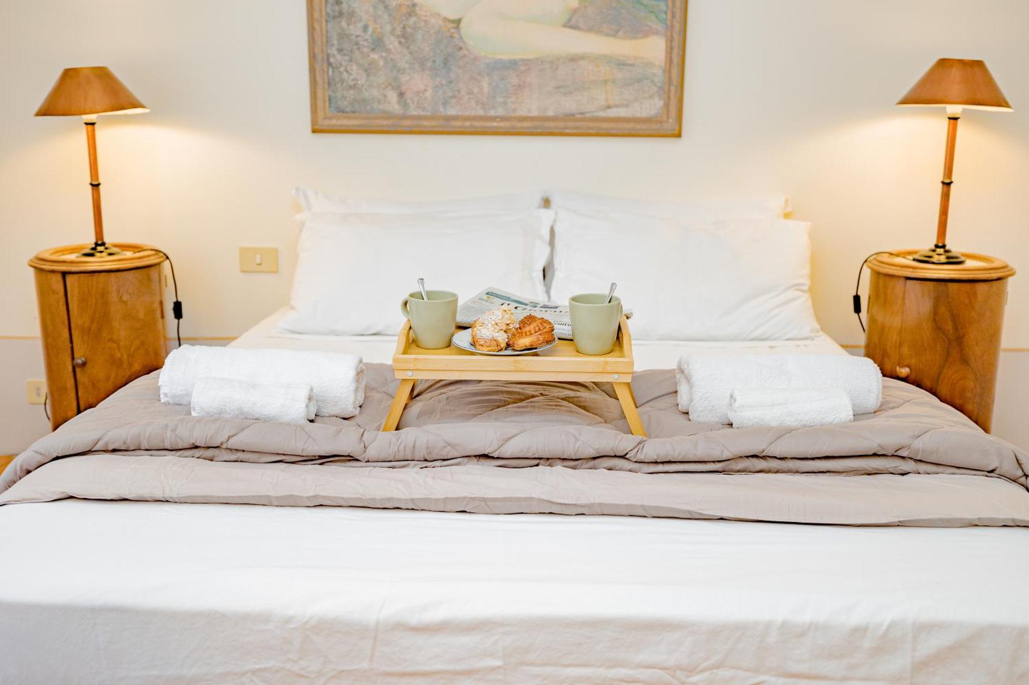Luxury Naviglio House - 10 Min Cathedral Apartment Milan