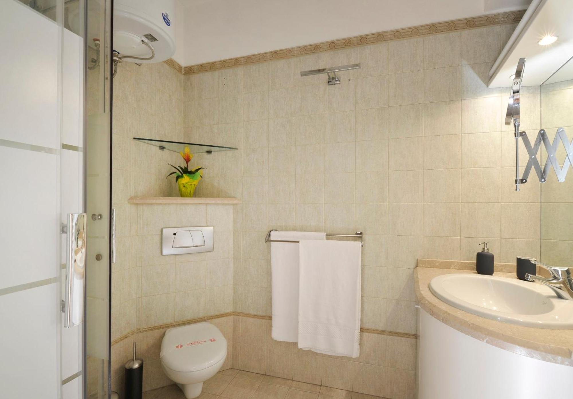 Montenapoleone In The Heart Of - Location Possible * Milan