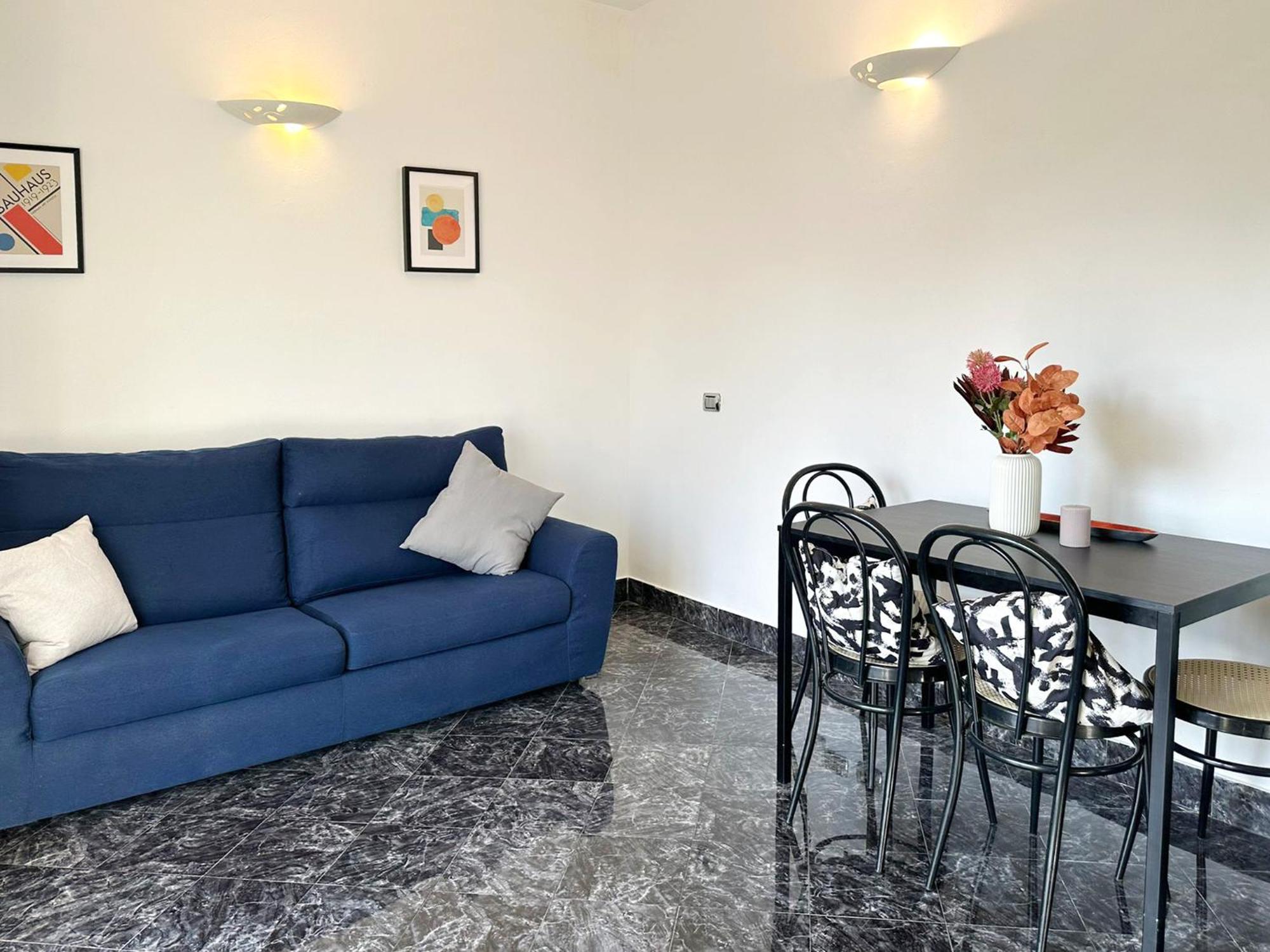 Apartment Red House - Beautiful - Metro M1 Milan