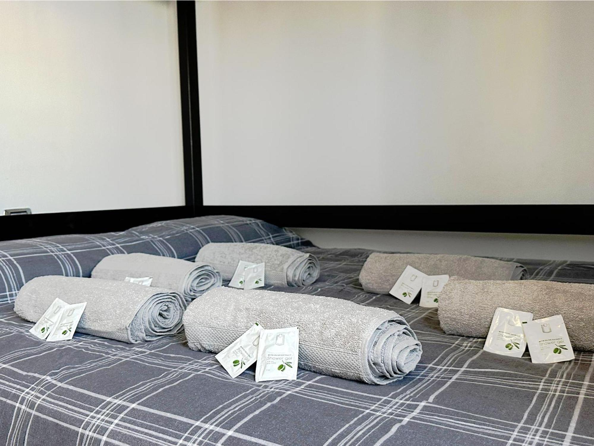 Red House - Beautiful - Metro M1 Apartment