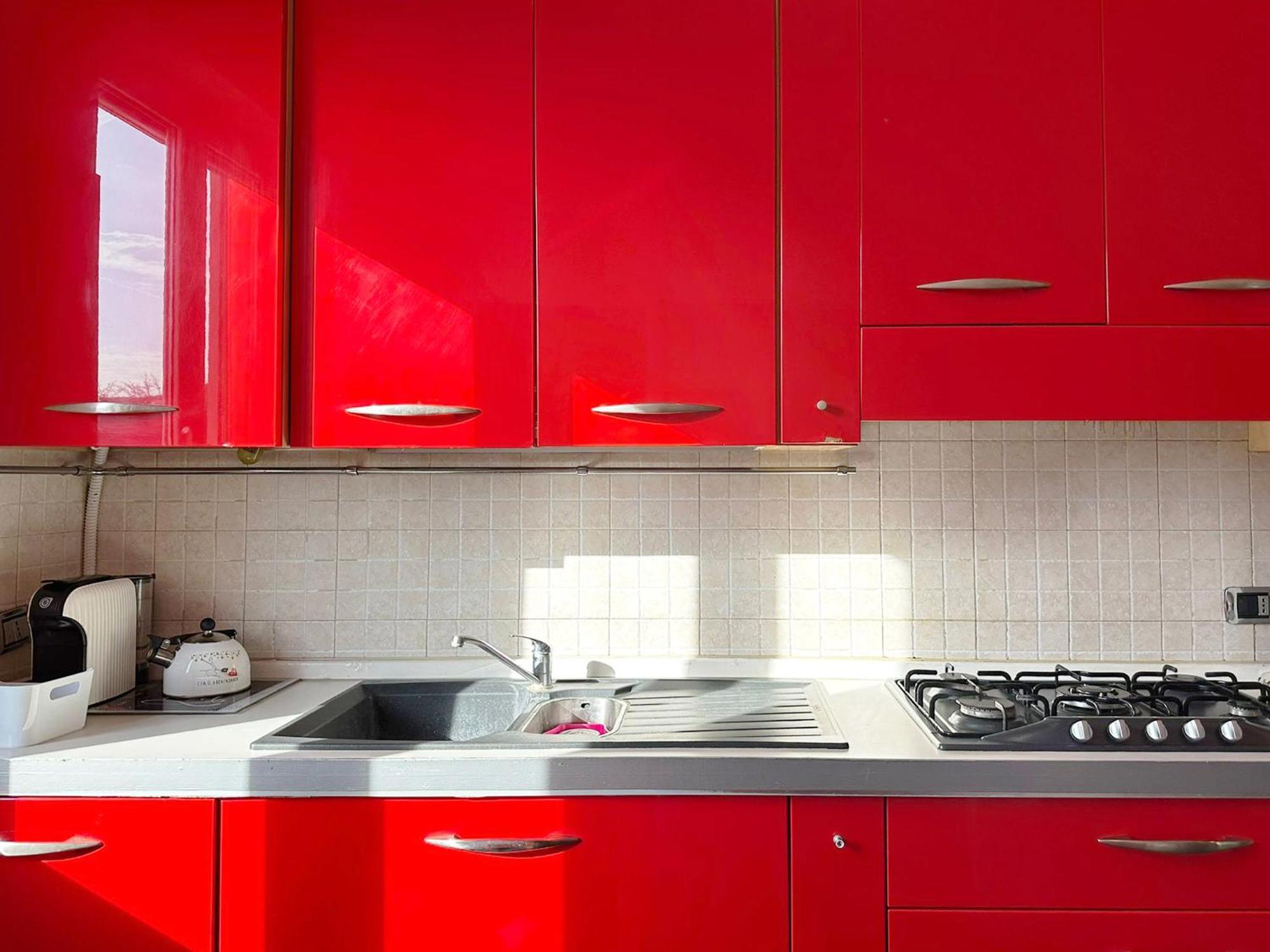 Red House - Beautiful - Metro M1 Milan