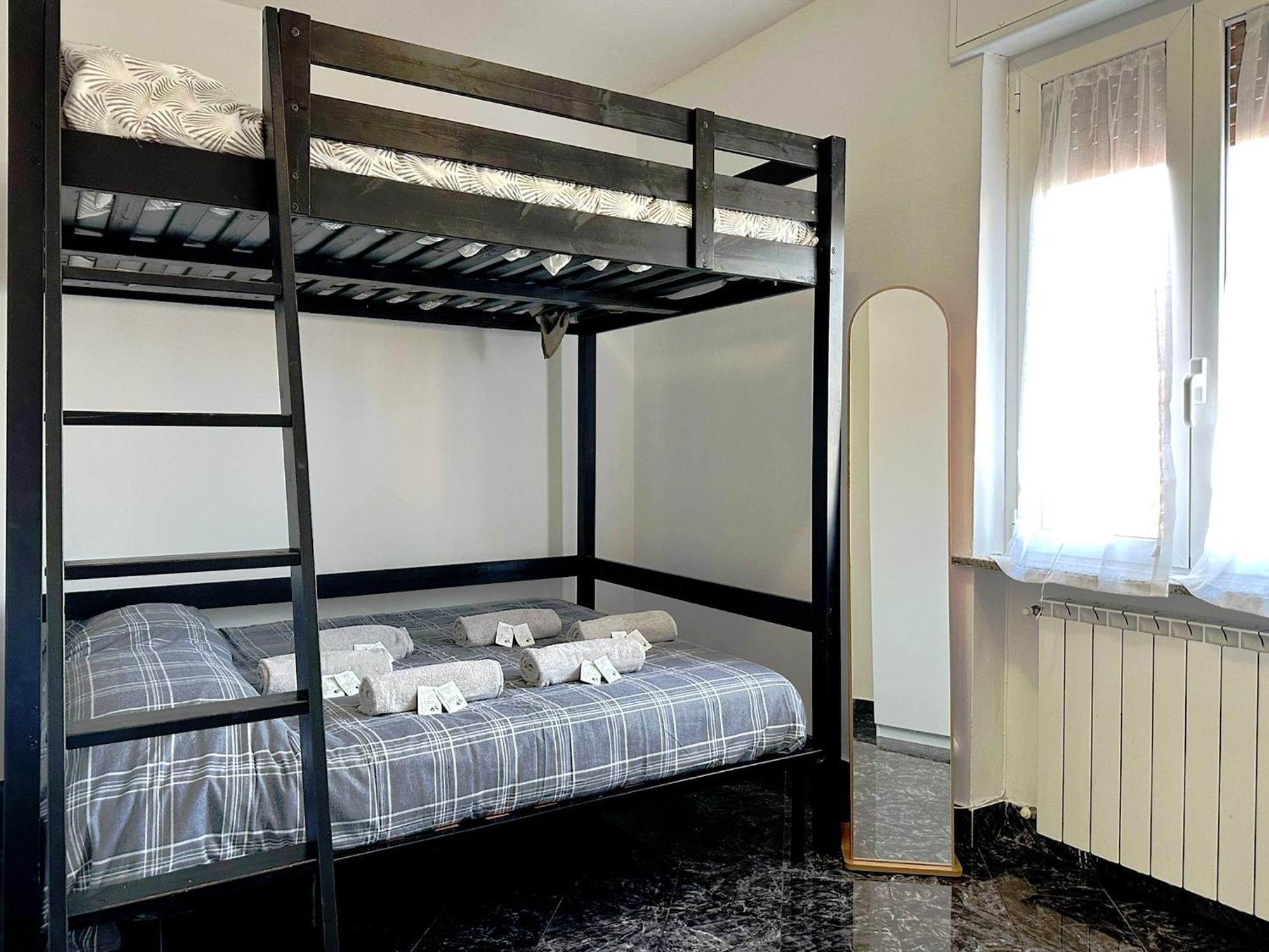 Red House - Beautiful - Metro M1 Apartment