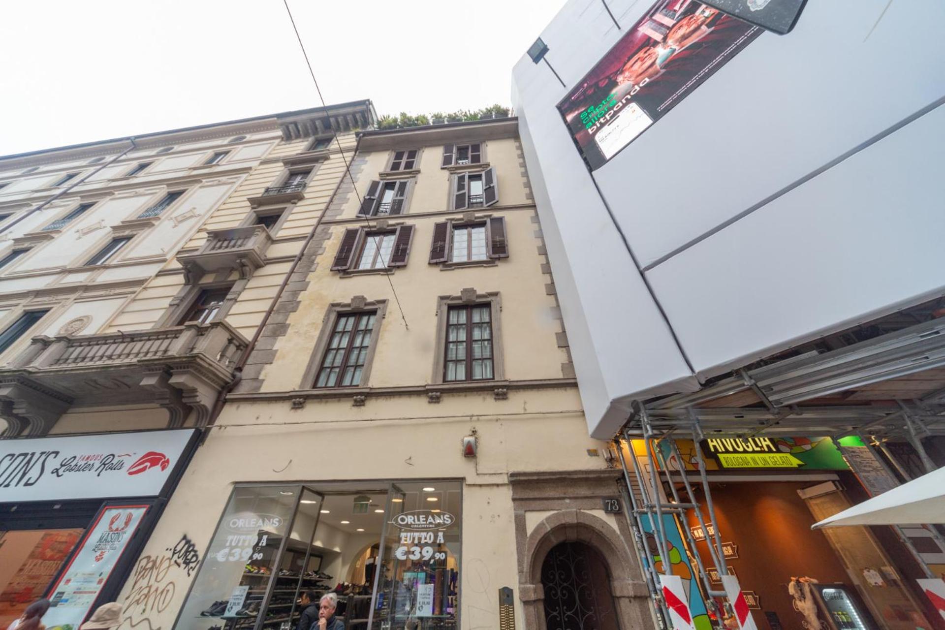 Apartment Charming 2-bedroom In Milanese Building Milan