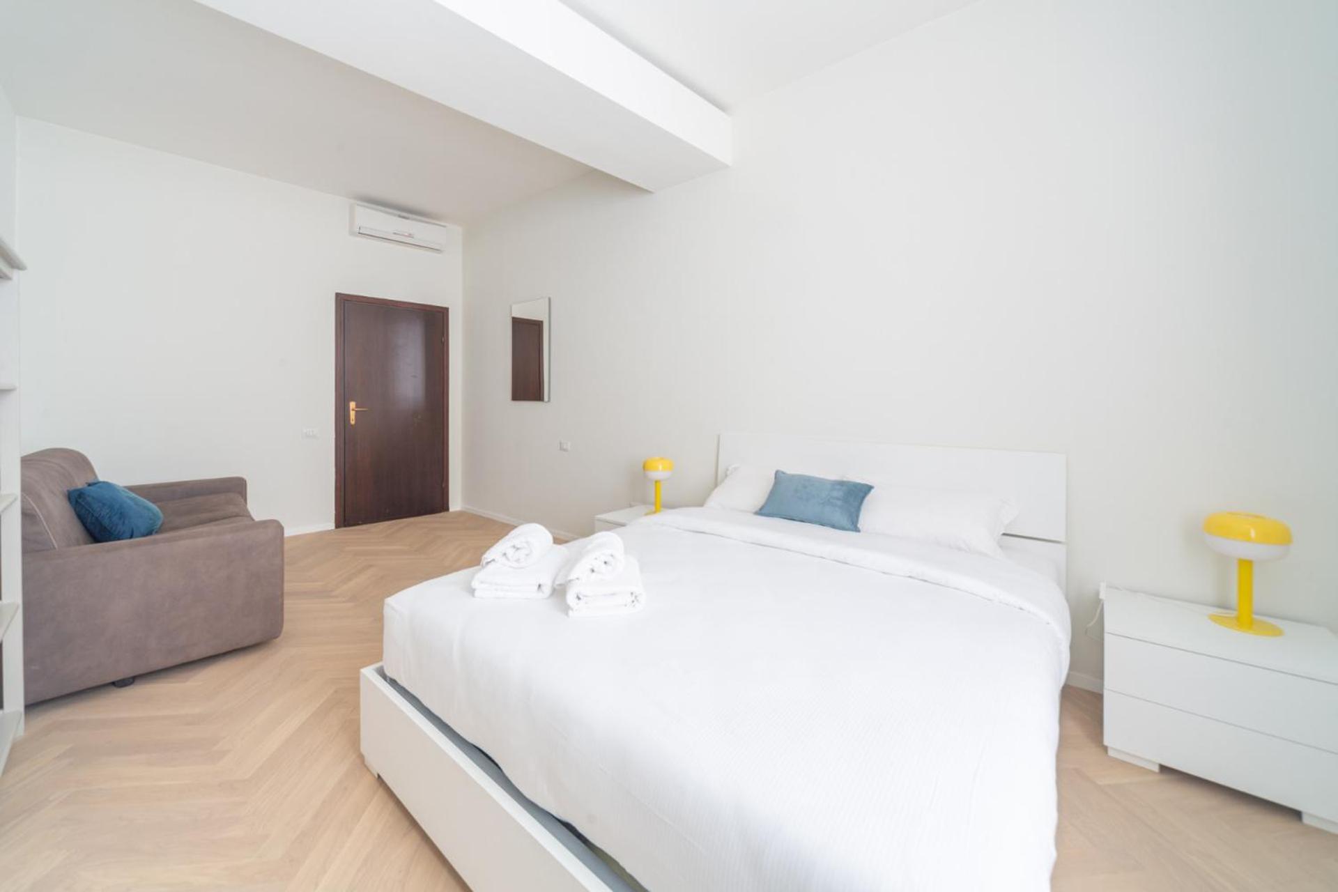 Apartment Charming 2-bedroom In Milanese Building Milan