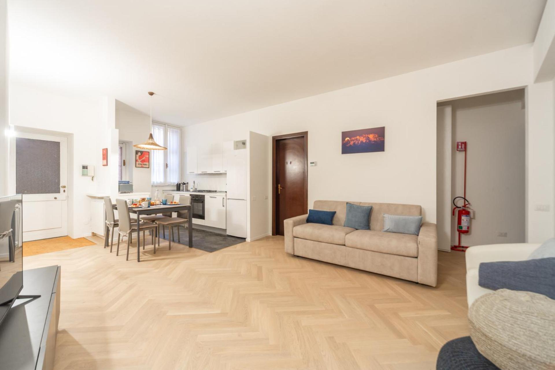 Apartment Charming 2-bedroom In Milanese Building *