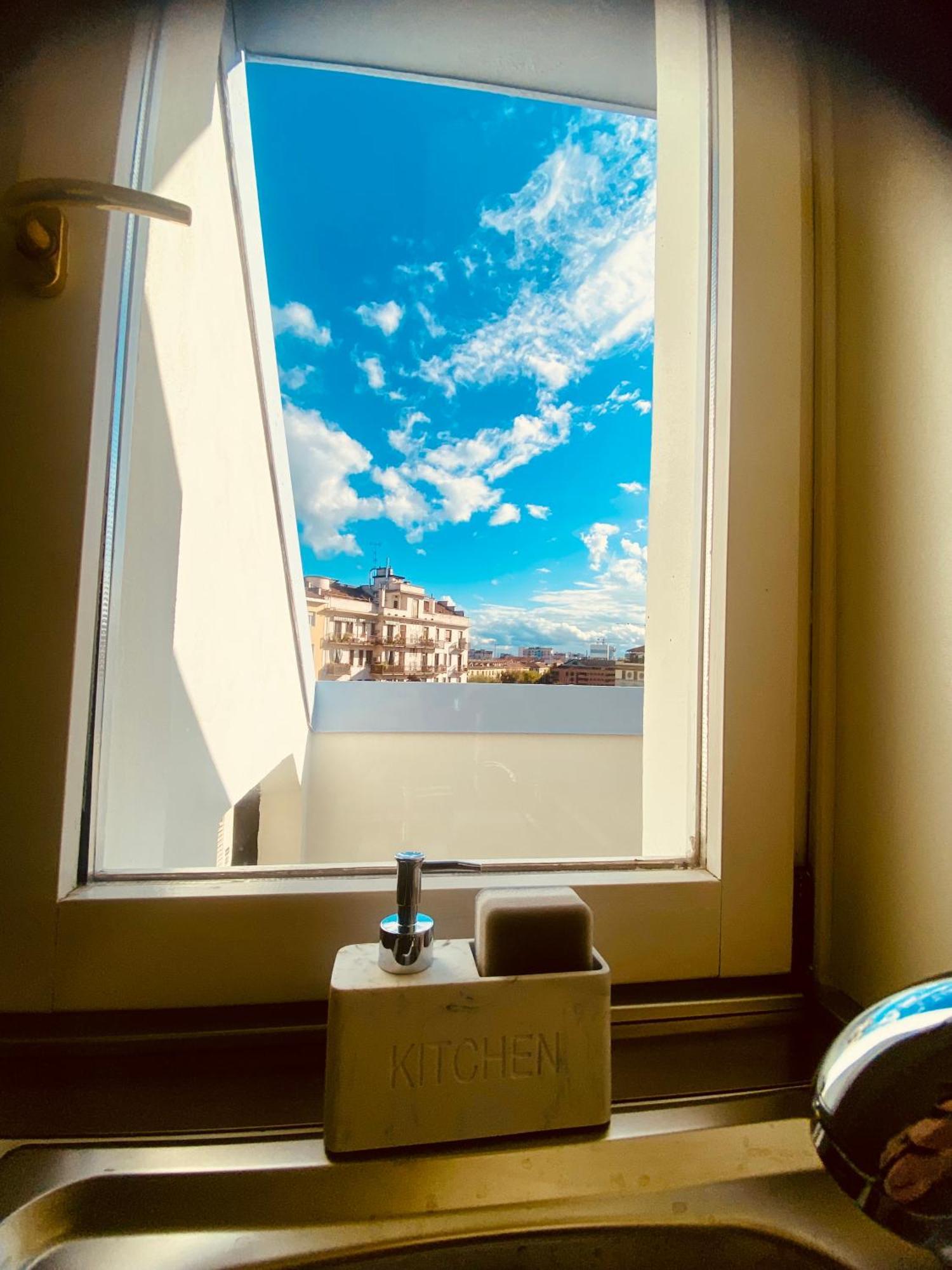 Charming Attico Vista Duomo Apartment Milan