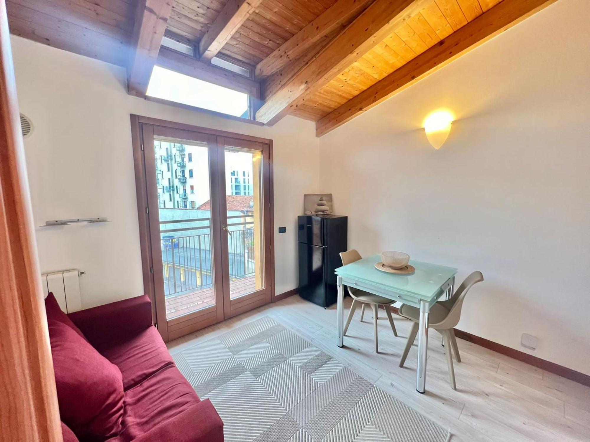 Moderno Con Design Caldo E Accogliente, Con Parcheggio Gratuito E Balcone Privato, Vicino A Fiere, Eventi E Concerti Milan