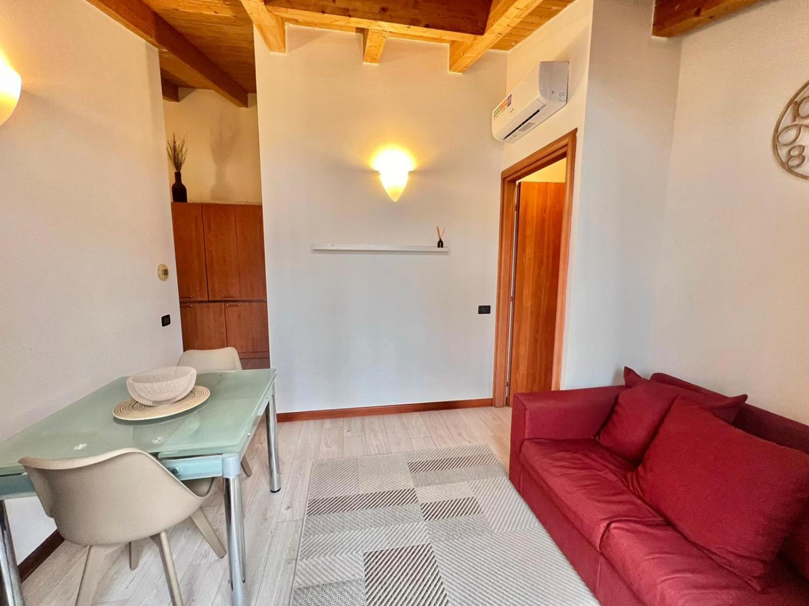 Moderno Con Design Caldo E Accogliente, Con Parcheggio Gratuito E Balcone Privato, Vicino A Fiere, Eventi E Concerti * Milan