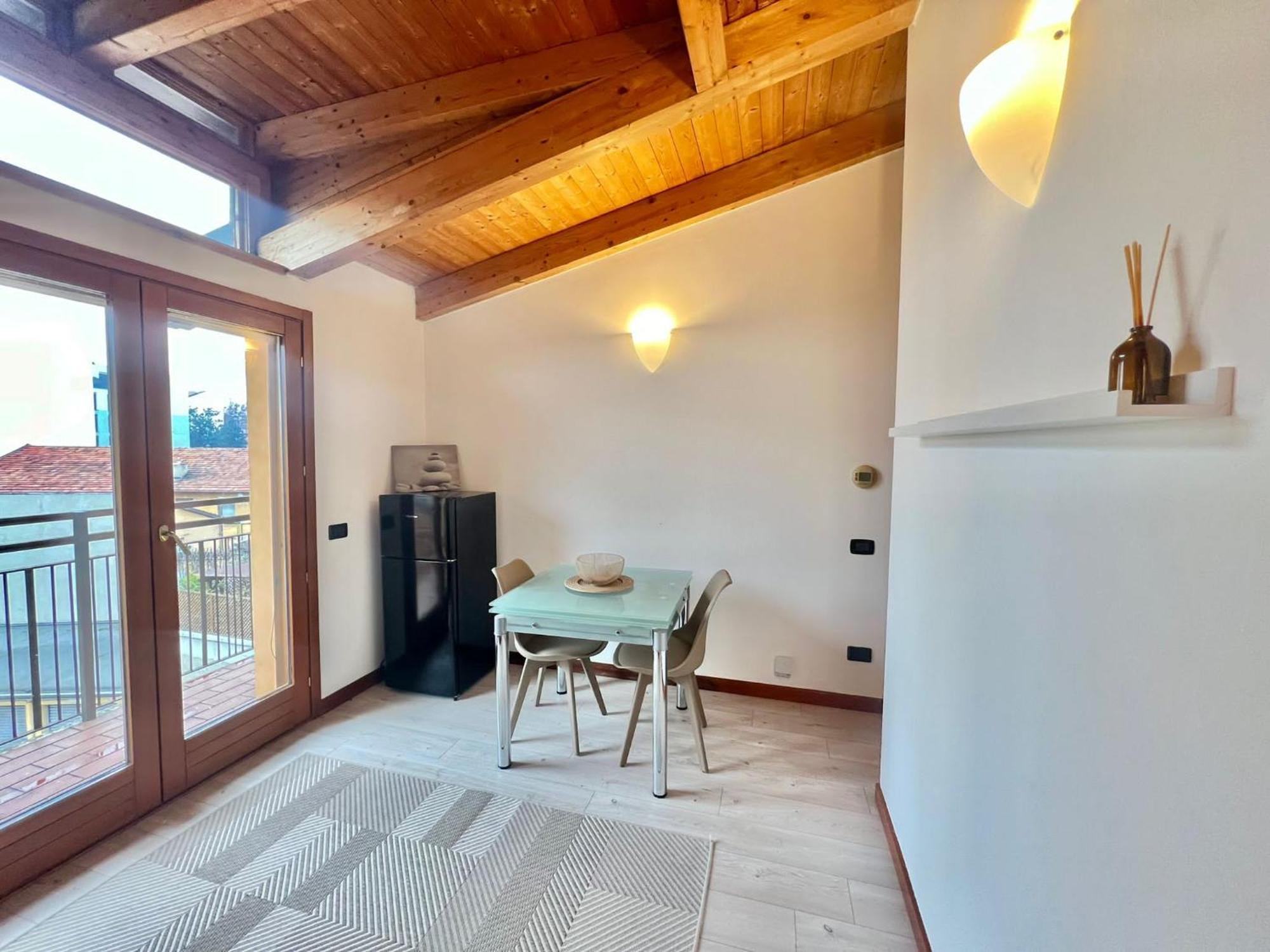 Moderno Con Design Caldo E Accogliente, Con Parcheggio Gratuito E Balcone Privato, Vicino A Fiere, Eventi E Concerti Apartment Milan